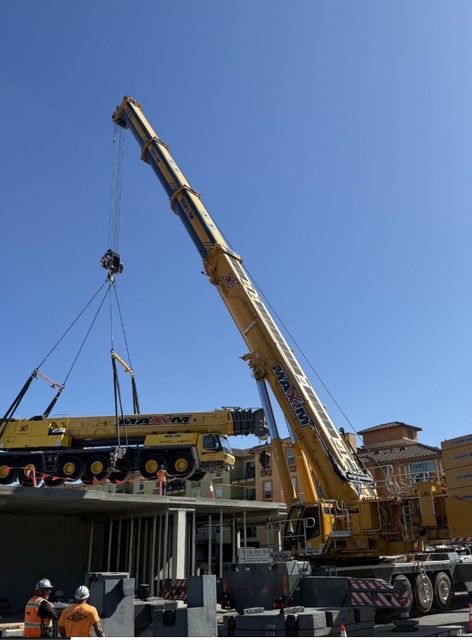 Loading a second crane onto an upper concrete deck to set modules for this mixed-use project, with affordable and market-rate apartments and retail, located in San Jose, California. Credit: ModSet